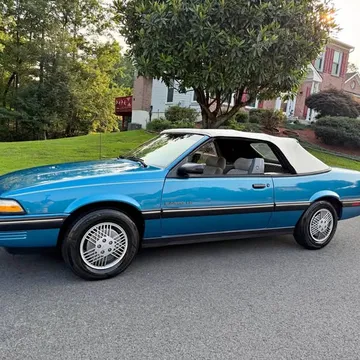 1991 Pontiac Sunbird LE Convertible 2D
