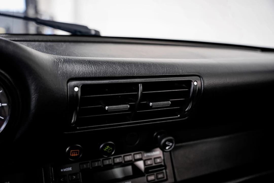 1991 Porsche 964 Carrera 4 - Image 14 of 21