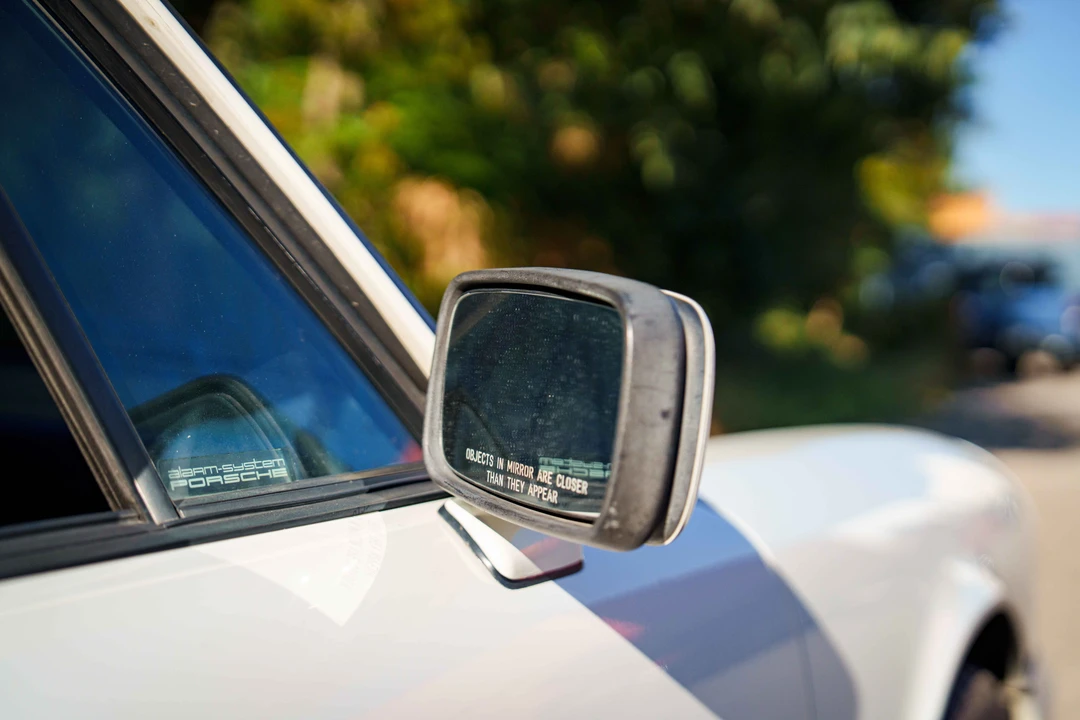1991 Porsche 964 Carrera 4 - Image 28 of 31
