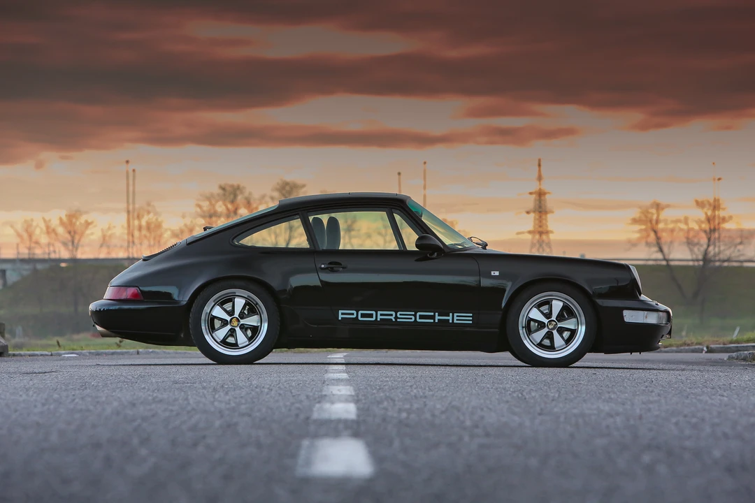 1991 Porsche 964 Carrera 4 - Image 4 of 31