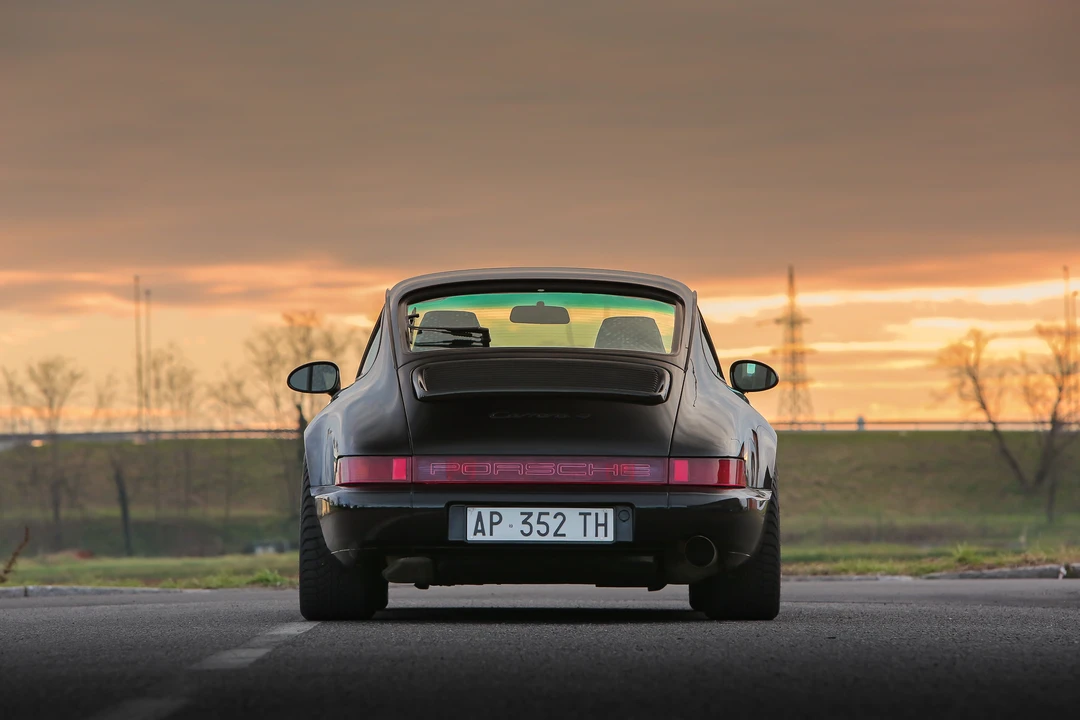 1991 Porsche 964 Carrera 4 - Image 6 of 31