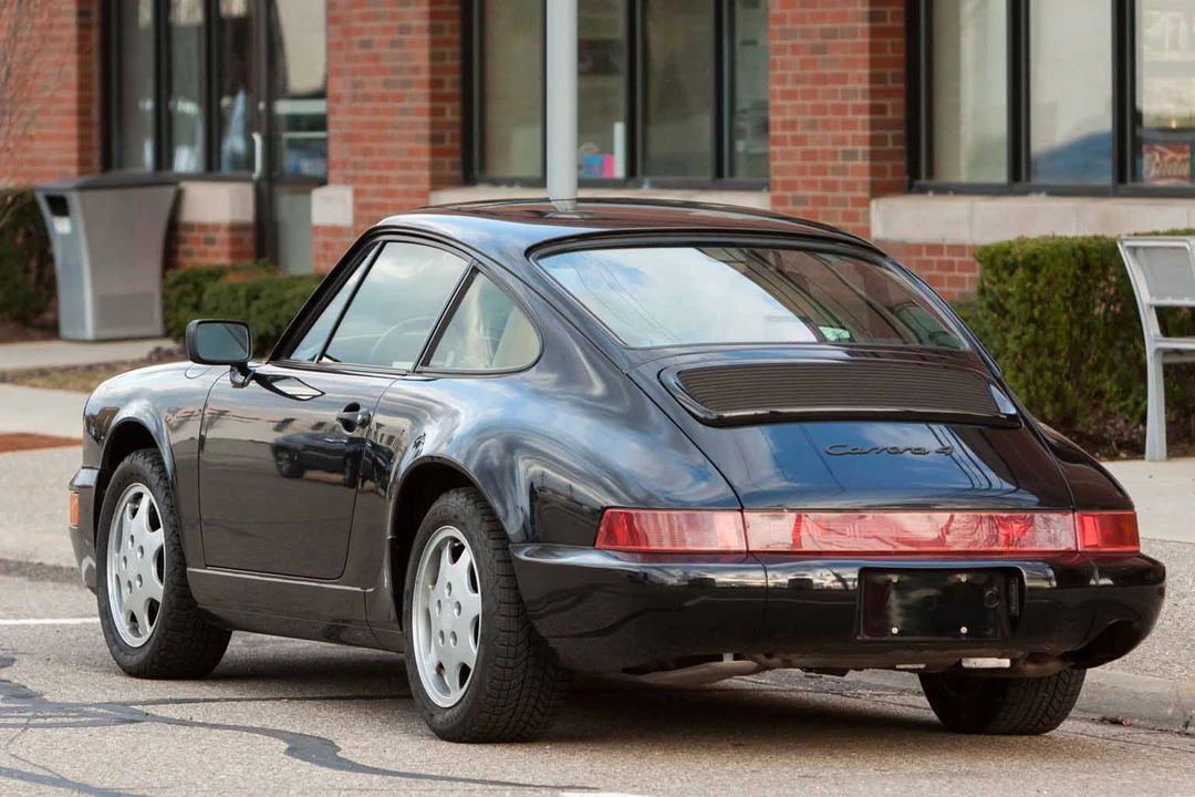 1991 Porsche 964 Carrera 4 - Image 7 of 31