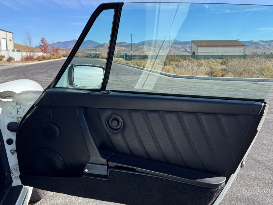 1991 Porsche 964 Carrera 4 - Image 25 of 31