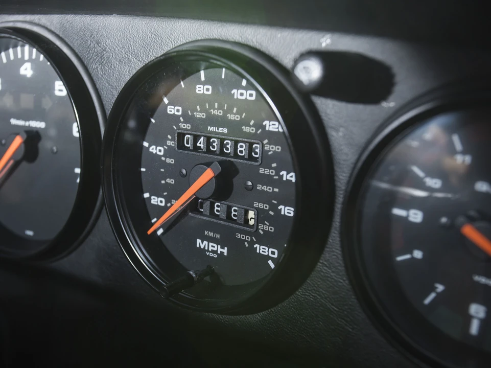 1991 Porsche 964 Carrera 4 - Image 6 of 31