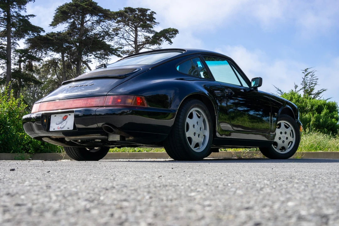 1991 Porsche 964 Carrera 4 - Image 12 of 31