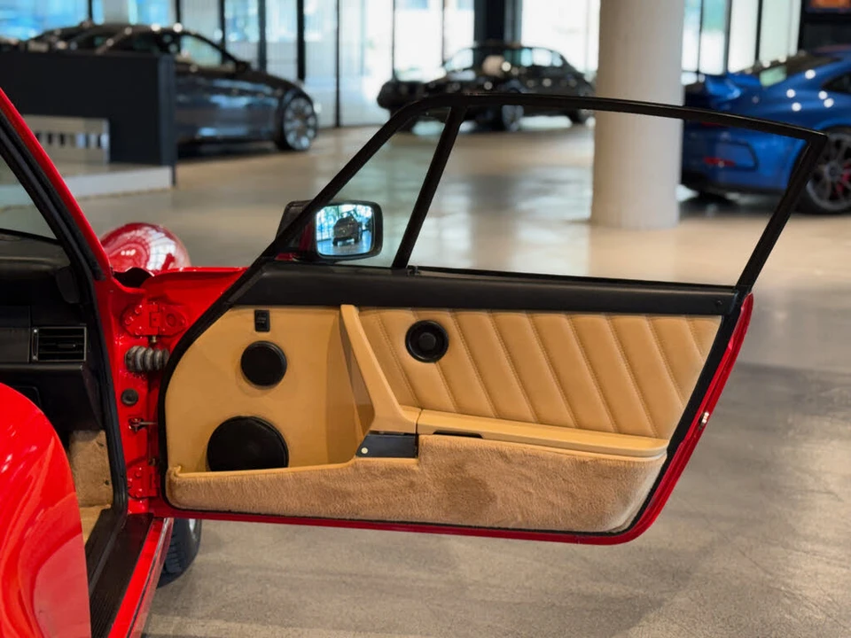 1991 Porsche 964 Carrera 4 - Image 24 of 31