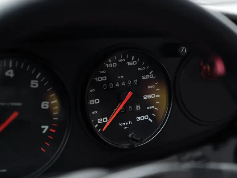 1991 Porsche 964 Carrera 4 - Image 13 of 31