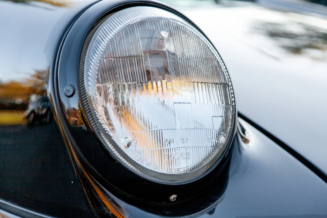 1991 Porsche 964 Carrera 4 - Image 16 of 31