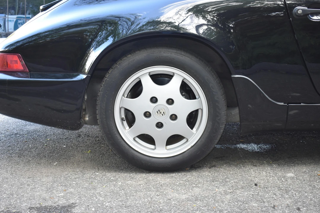 1991 Porsche 964 Carrera 4 - Image 7 of 29
