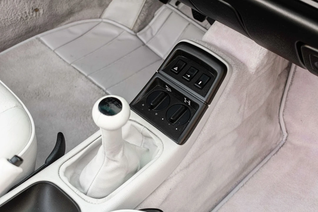 1991 Porsche 964 Carrera 4 - Image 17 of 21