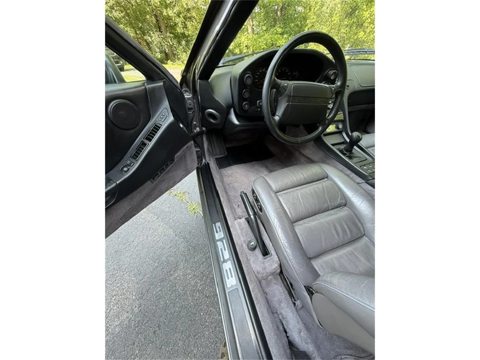 1991 Porsche 928 S4 - Image 13 of 31