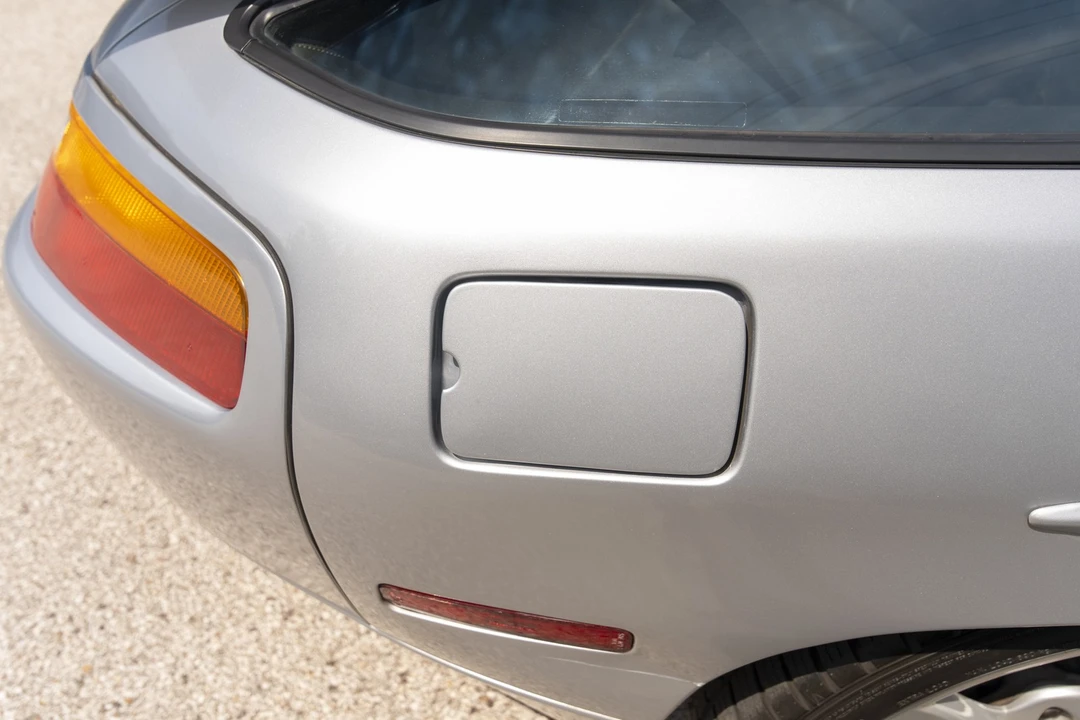 1991 Porsche 928 S4 - Image 19 of 24
