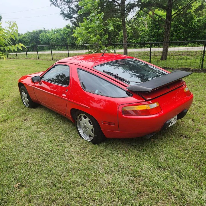 1991 Porsche 928 - Image 7 of 23