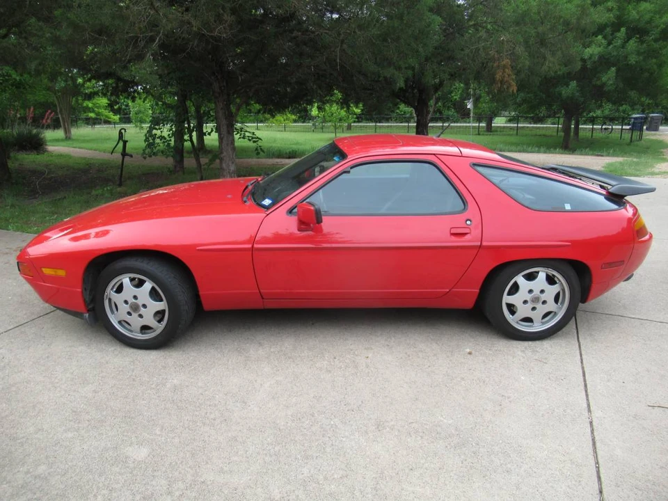 1991 Porsche 928 - Image 16 of 23