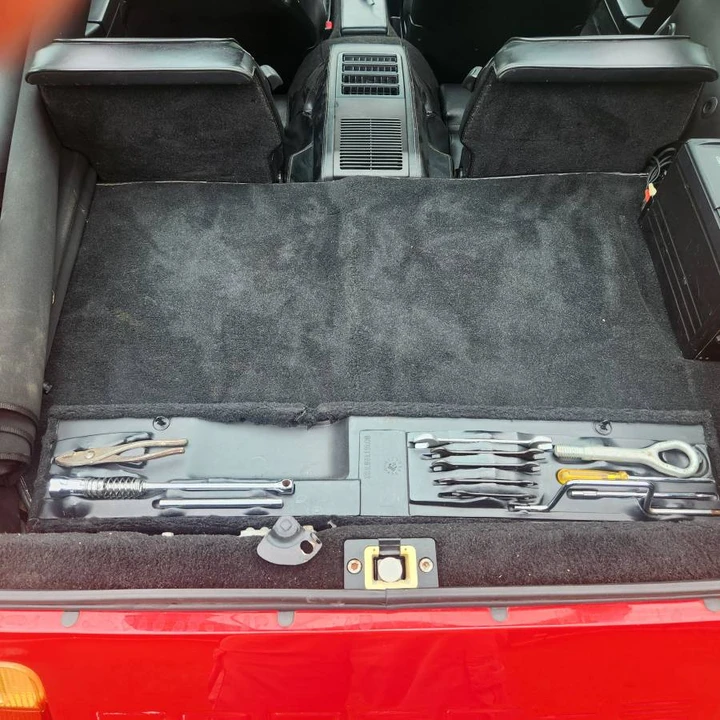 1991 Porsche 928 - Image 10 of 23