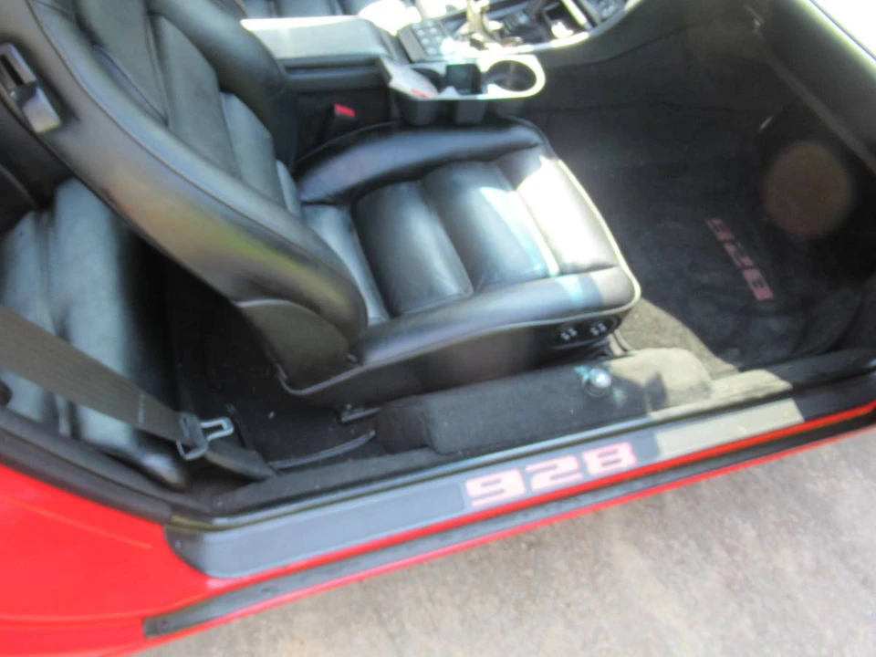 1991 Porsche 928 - Image 13 of 23