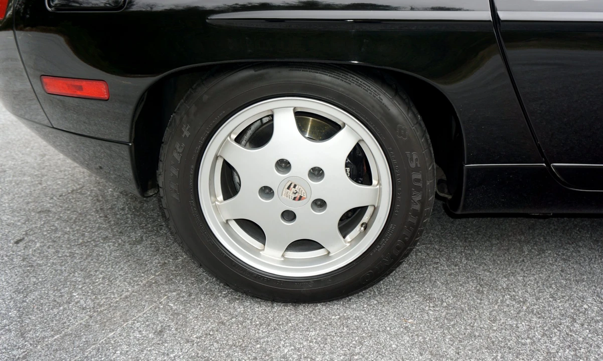 1991 Porsche 928 S4 - Image 14 of 31