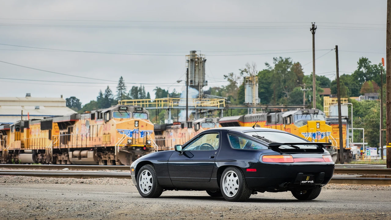 1991 Porsche 928 S4 - Image 9 of 31