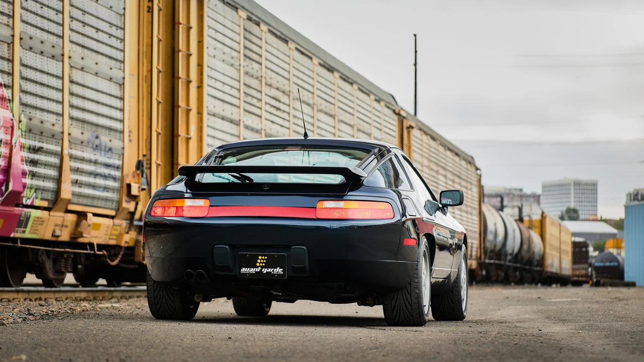 1991 Porsche 928 S4 - Image 11 of 31