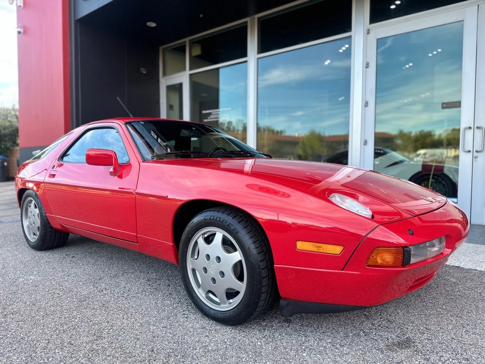 1991 Porsche 928 - Image 2 of 29