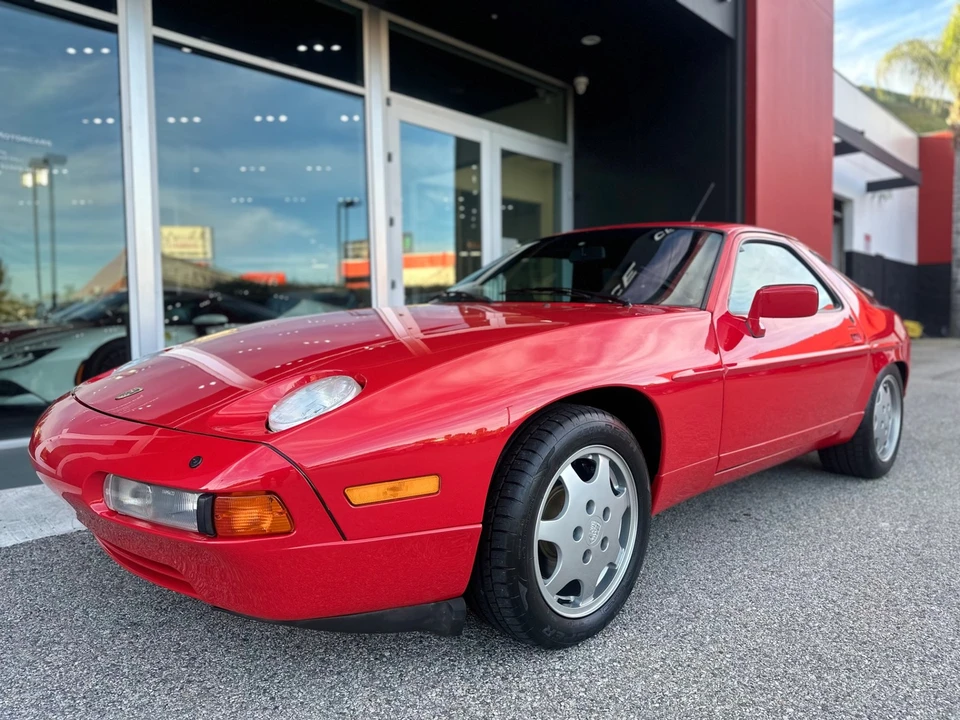 1991 Porsche 928 - Image 10 of 29