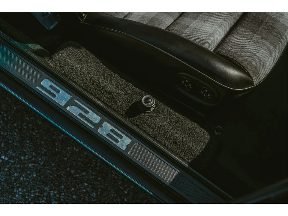 1991 Porsche 928 S4 - Image 10 of 31
