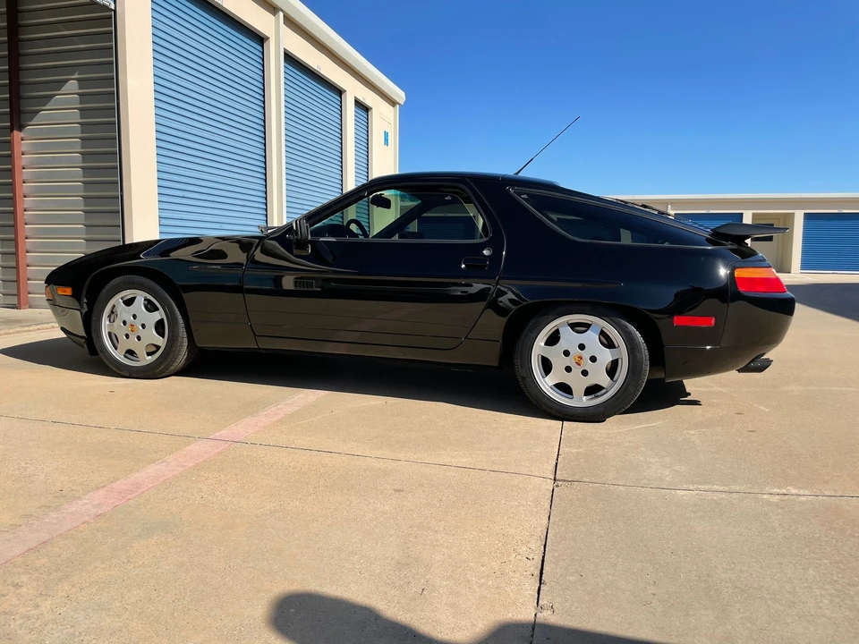 1991 Porsche 928 - Image 5 of 21