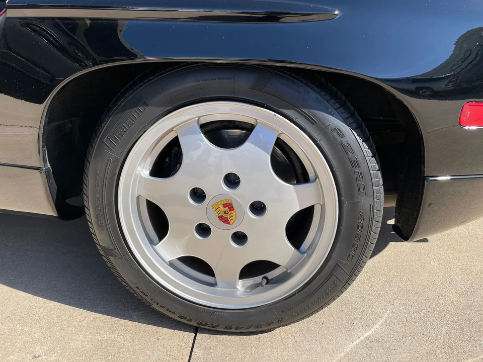 1991 Porsche 928 - Image 13 of 21