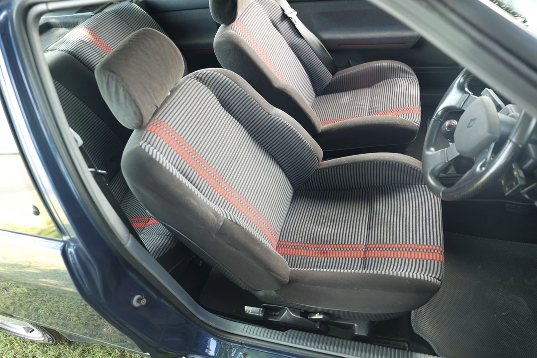 1991 Renault - Image 9 of 13