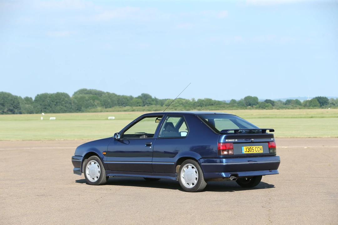 1991 Renault - Image 2 of 13