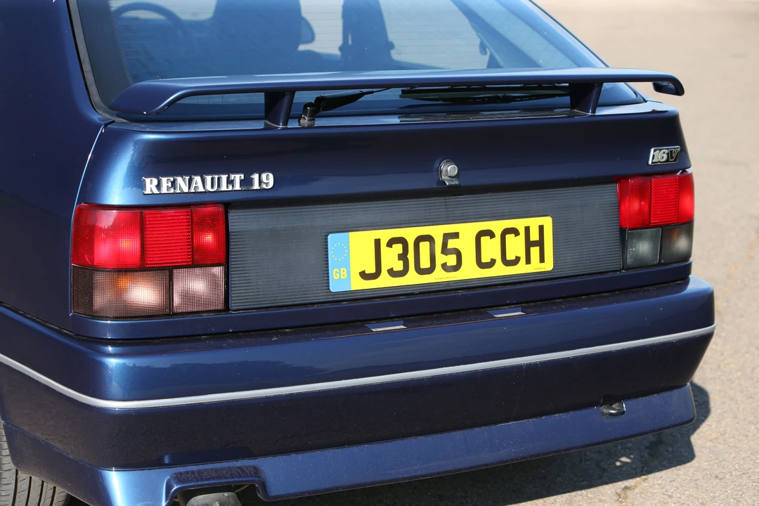 1991 Renault - Image 4 of 13
