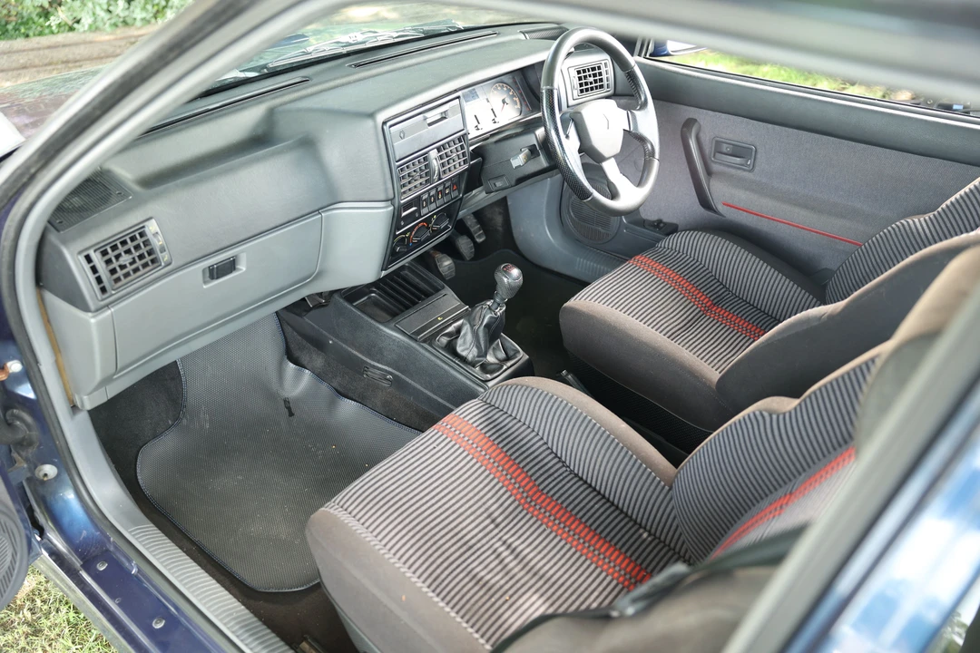 1991 Renault - Image 8 of 13