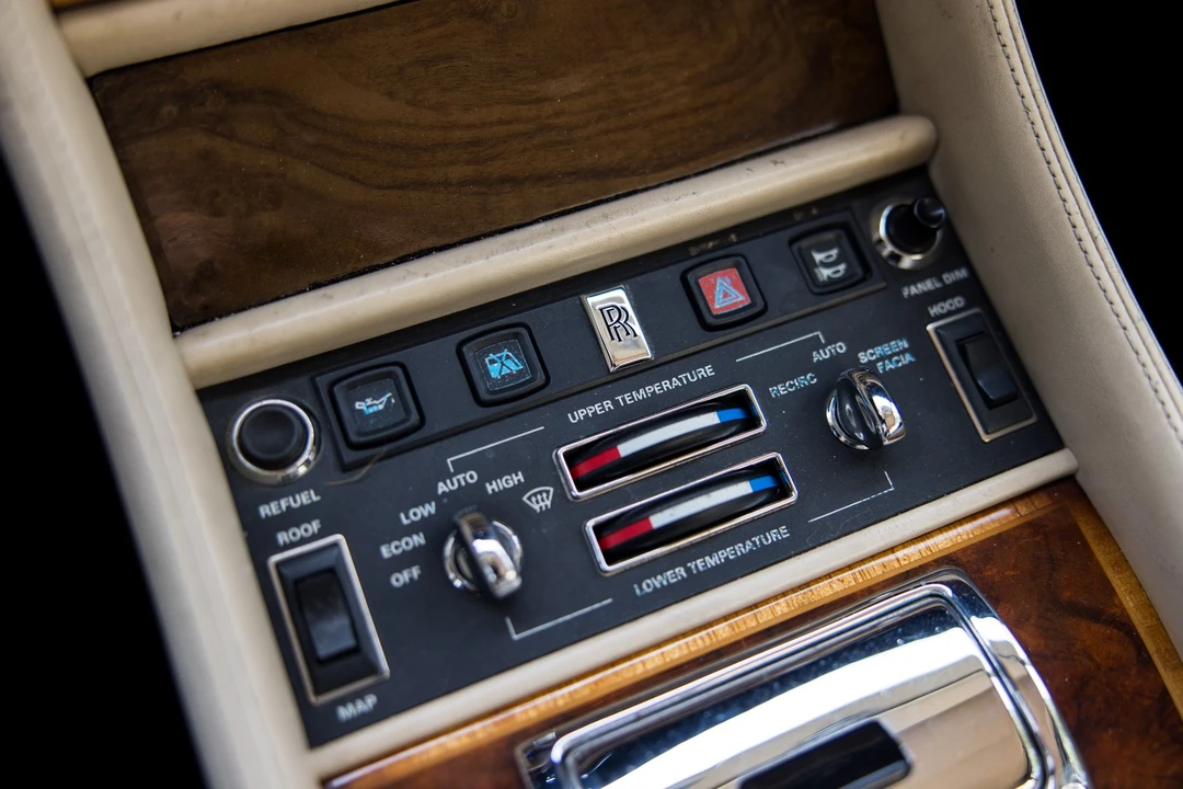 1991 Rolls-Royce Corniche - Image 24 of 31