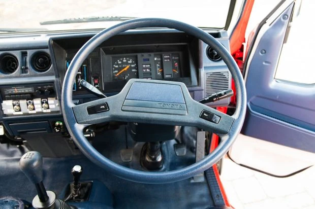 1991 Toyota HiAce 4th Gen - Image 5 of 8