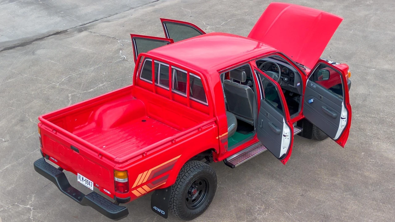 1991 Toyota Hilux 5th Gen - Image 12 of 31