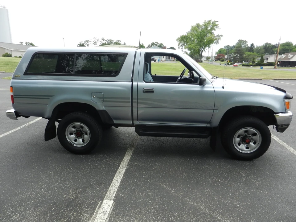 1991 Toyota Hilux 5th Gen - Image 6 of 31