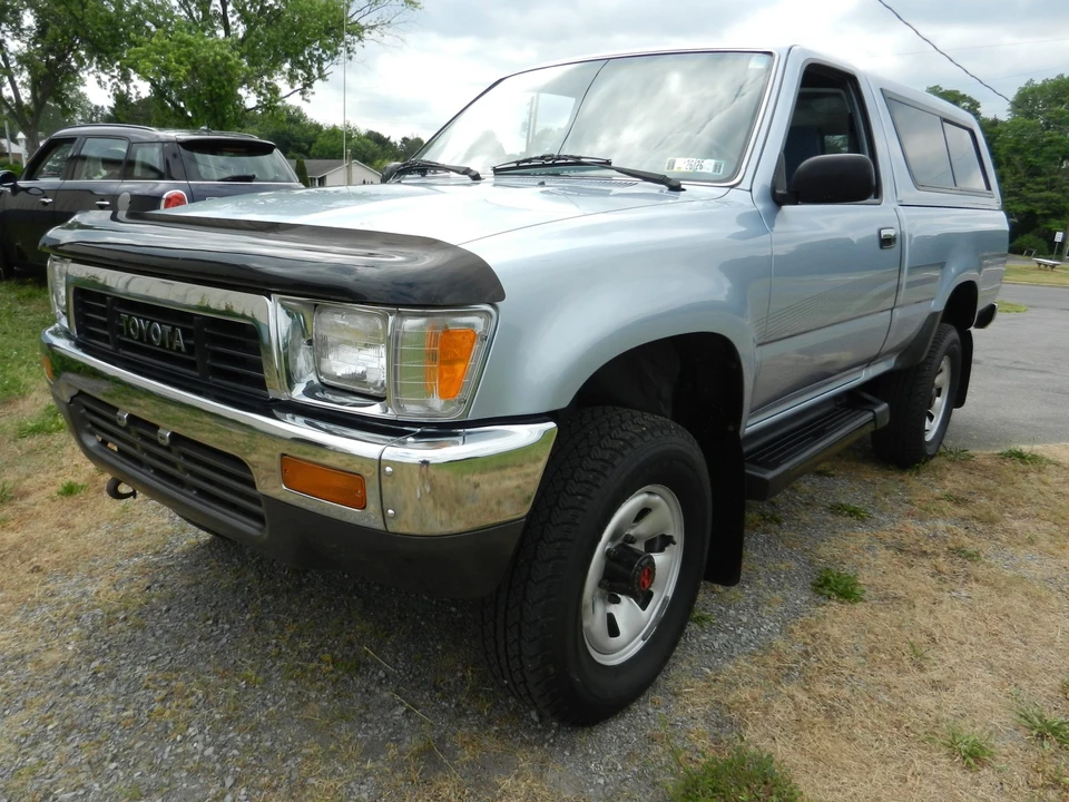 1991 Toyota Hilux 5th Gen - Image 2 of 31