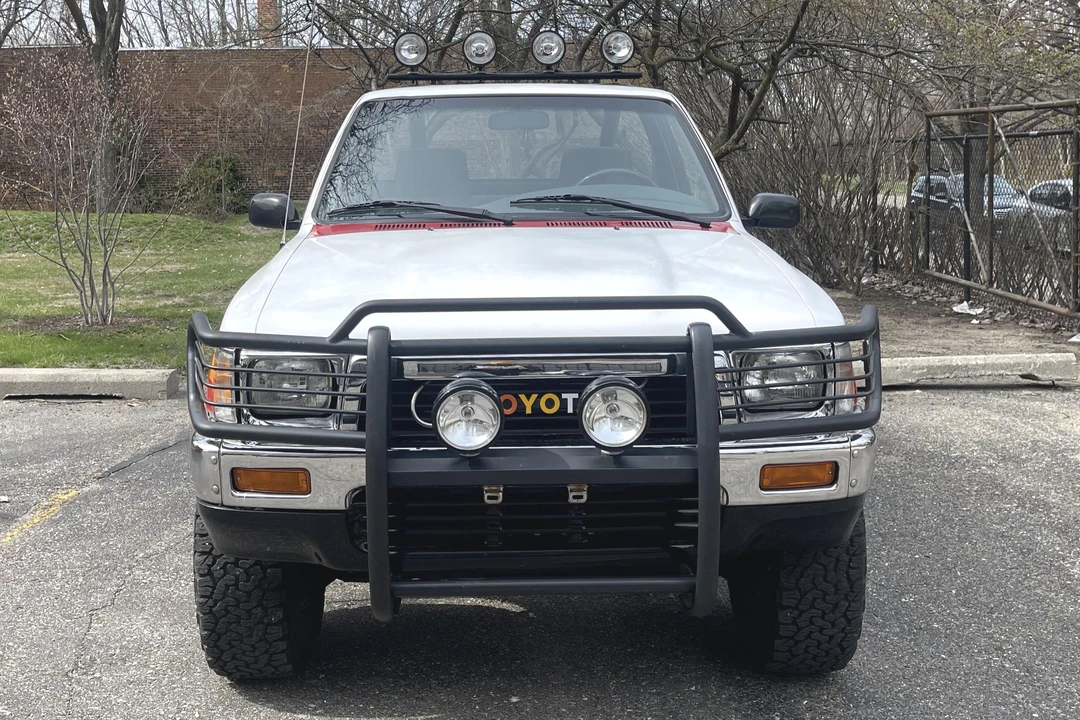 1991 Toyota Hilux 5th Gen - Image 2 of 31