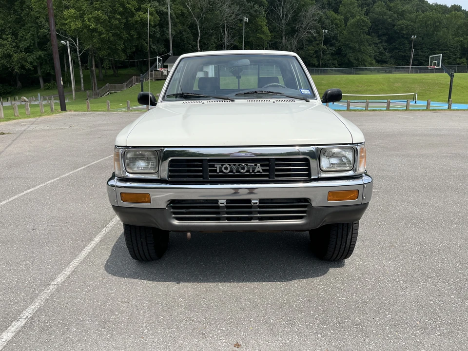 1991 Toyota Hilux 5th Gen - Image 9 of 31