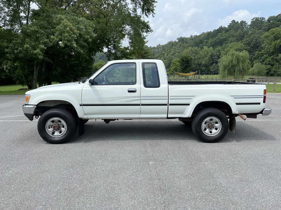 1991 Toyota Hilux 5th Gen - Image 2 of 31
