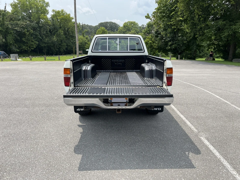 1991 Toyota Hilux 5th Gen - Image 5 of 31