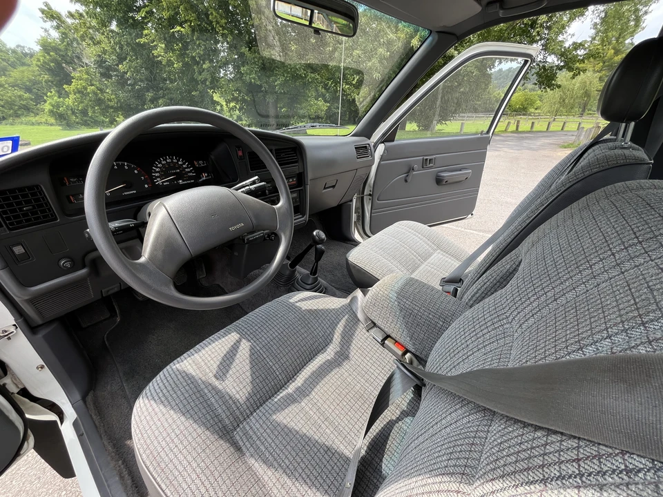 1991 Toyota Hilux 5th Gen - Image 27 of 31