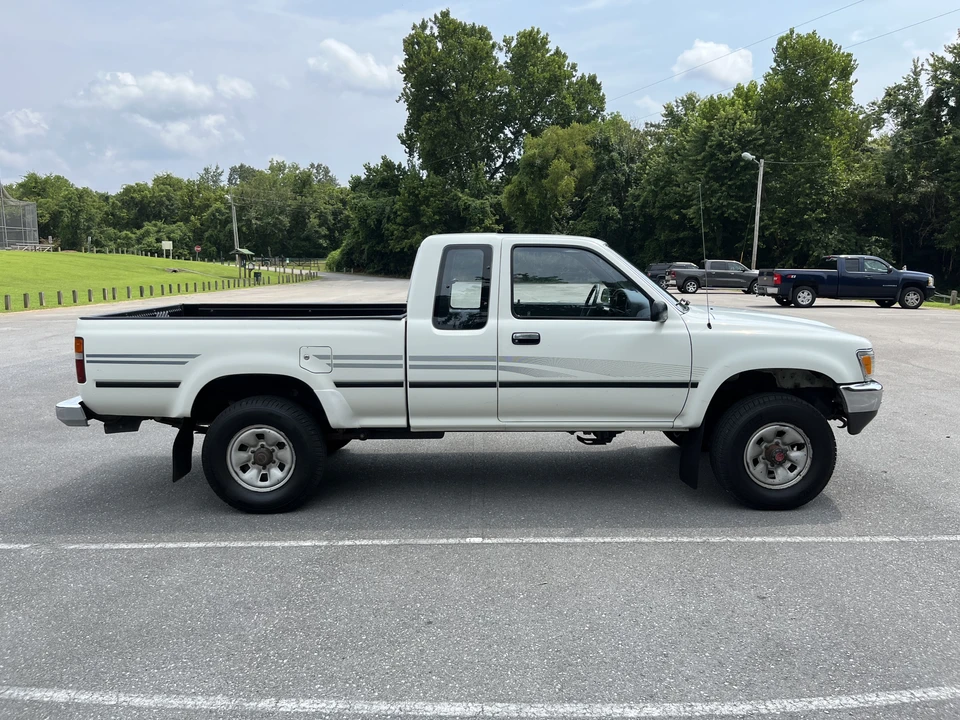 1991 Toyota Hilux 5th Gen - Image 7 of 31