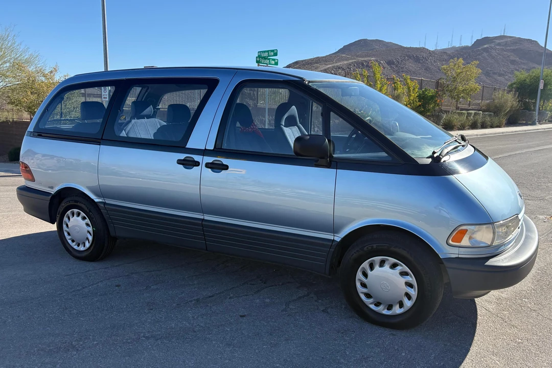 1991 Toyota Previa/Estima 1st Gen - Image 3 of 31
