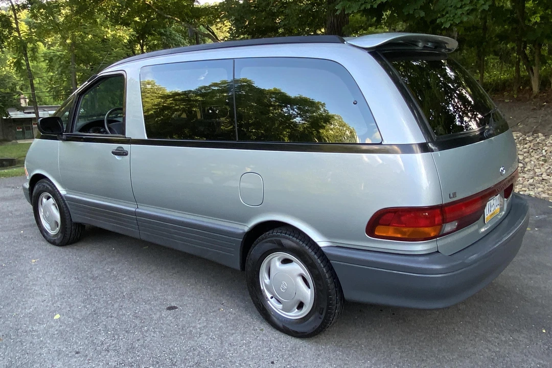 1991 Toyota Previa/Estima 1st Gen - Image 4 of 31