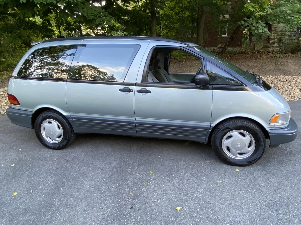 1991 Toyota Previa/Estima 1st Gen - Image 12 of 31