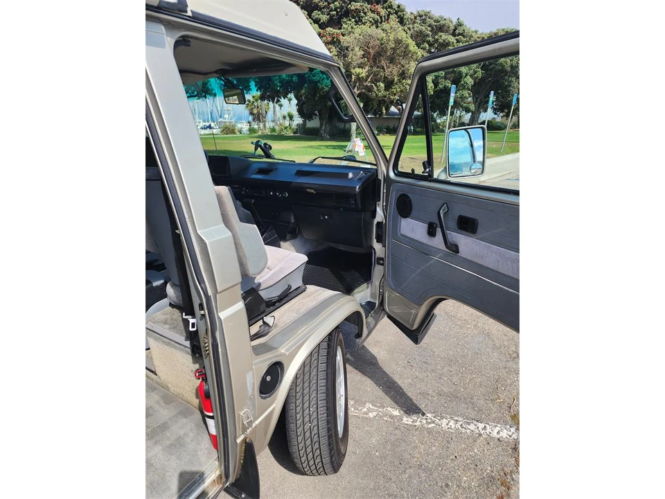 1991 Volkswagen Vanagon - Image 30 of 31