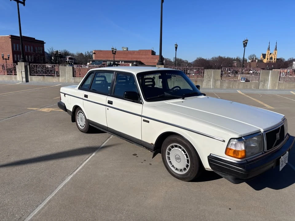 1991 Volvo 200 Series - Image 8 of 10