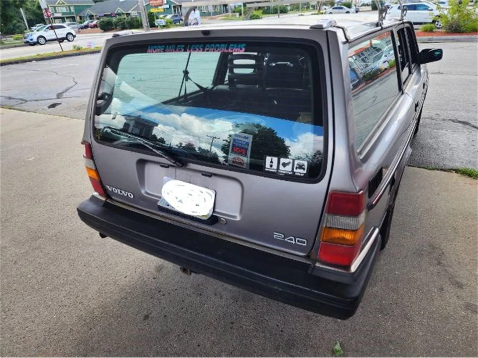 1991 Volvo 244 - Image 6 of 25
