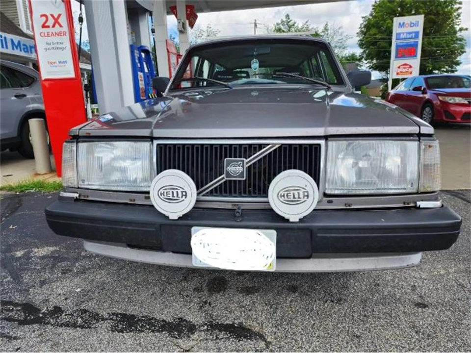 1991 Volvo 244 - Image 9 of 25
